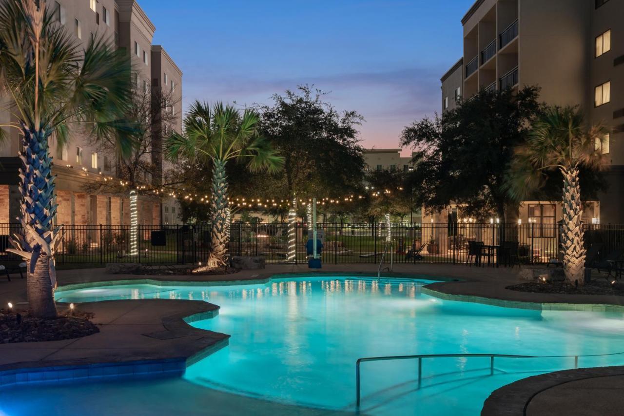 Residence Inn By Marriott San Antonio Six Flags At The Rim Extérieur photo