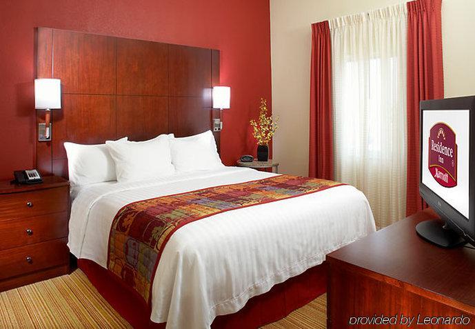 Residence Inn By Marriott San Antonio Six Flags At The Rim Chambre photo